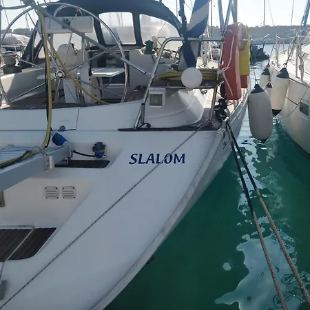 Πλωτό κατάλυμα Slalom -dufour 45 Classic